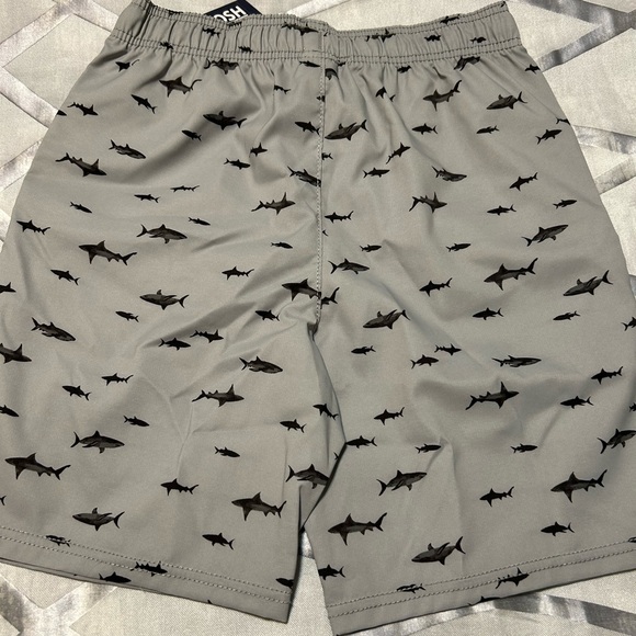NWT Oshkosh B’gosh Boy’s Shark Gray Quick Dry Hybrid Active Shorts - Size 14 - Picture 2 of 4